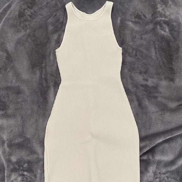 Aritzia Beige/Cream dress that has an opening back - Picture 1 of 2